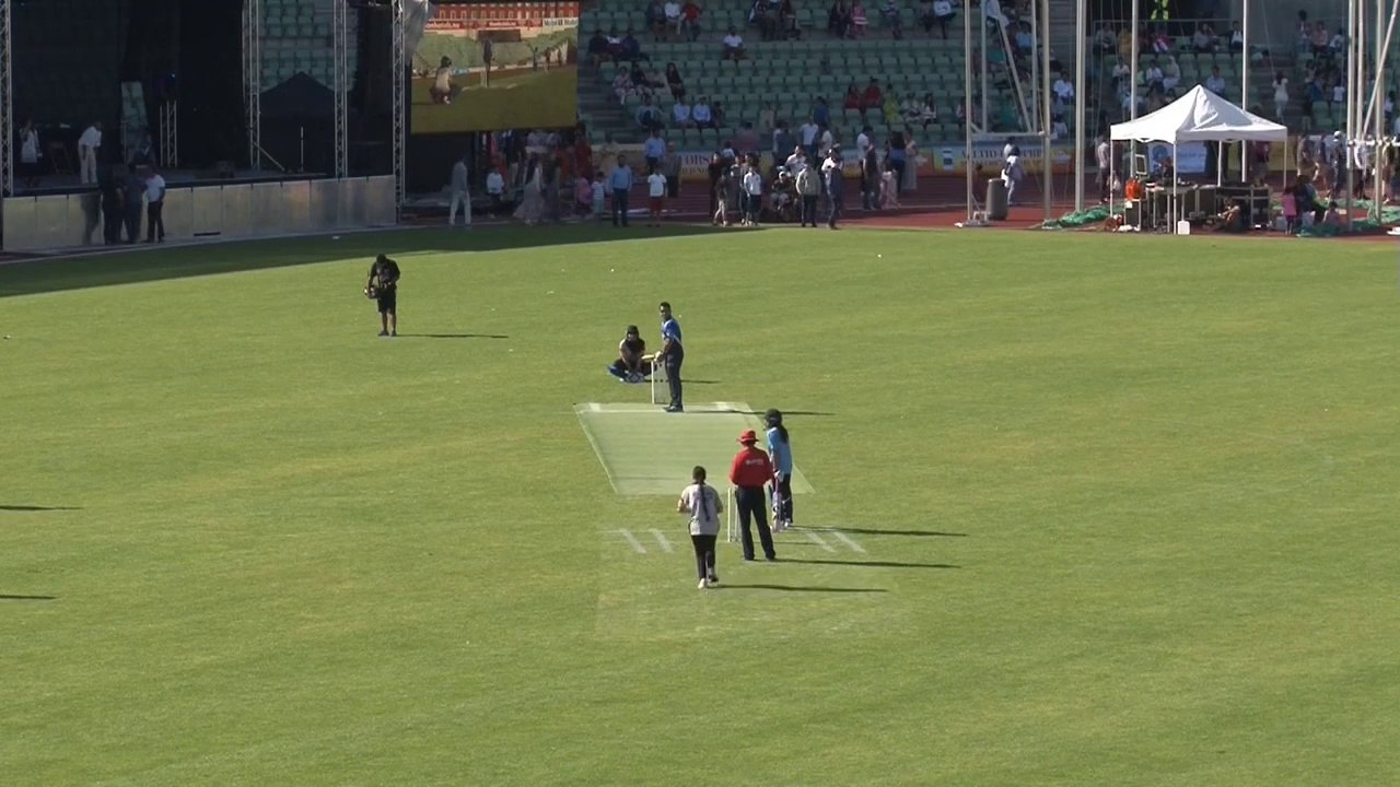 Umar Akmal bowled by a Girl in Norway