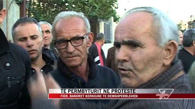 Protesta e familjeve të përmbytura në Fier - News, Lajme - Vizion Plus