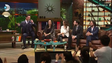 Beyaz Show Beyaz, Türkan Şorayı dudaktan nasıl öpemediğini anlattı!