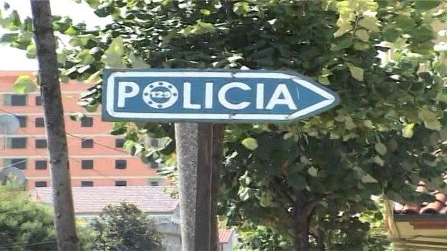 4 TE ARRESTUAR NE LEZHE,POLICIA SEKUESTRON ARME DHE DROGE TE GRUPIT KRIMINAL LAJM