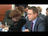 Zhbogar: Opozita tejkaloi vijën me vezët dhe gazin lotsjellës - Top Channel Albania - News - Lajme