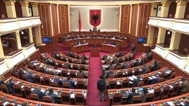 DEBAT PER TENDERAT DHE REMZI HOXHEN,BERISHA THIRRJE PER RREZIMIN E QEVERISE LAJM