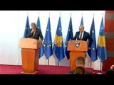 Hahn në Kosovë, takon Jahjagën dhe Mustafën - Top Channel Albania - News - Lajme