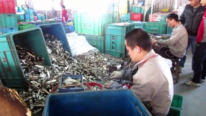 Herrajes para Muebles de Cocina - China: Bisagra de Cazoleta Push Open / Production 2