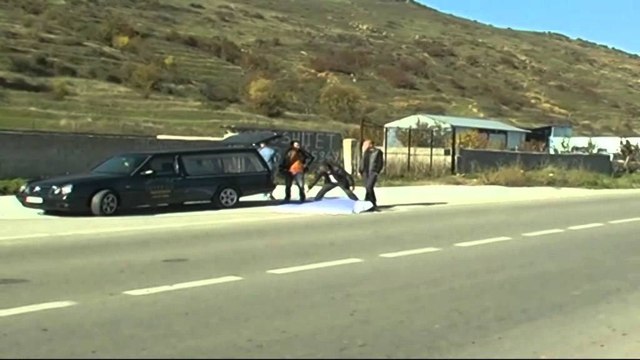 PERPLASET PER VDEKJE NGA NJE FURGON NJE KEMBESOR I MOSHUAR NE AKSIN KORÇE MALIQ LAJM