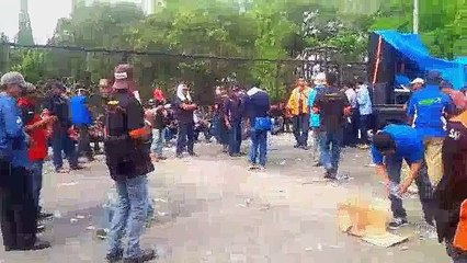 Menunggu Hasil Mediasi dengan PT Chevron, Massa Berjoget-joget