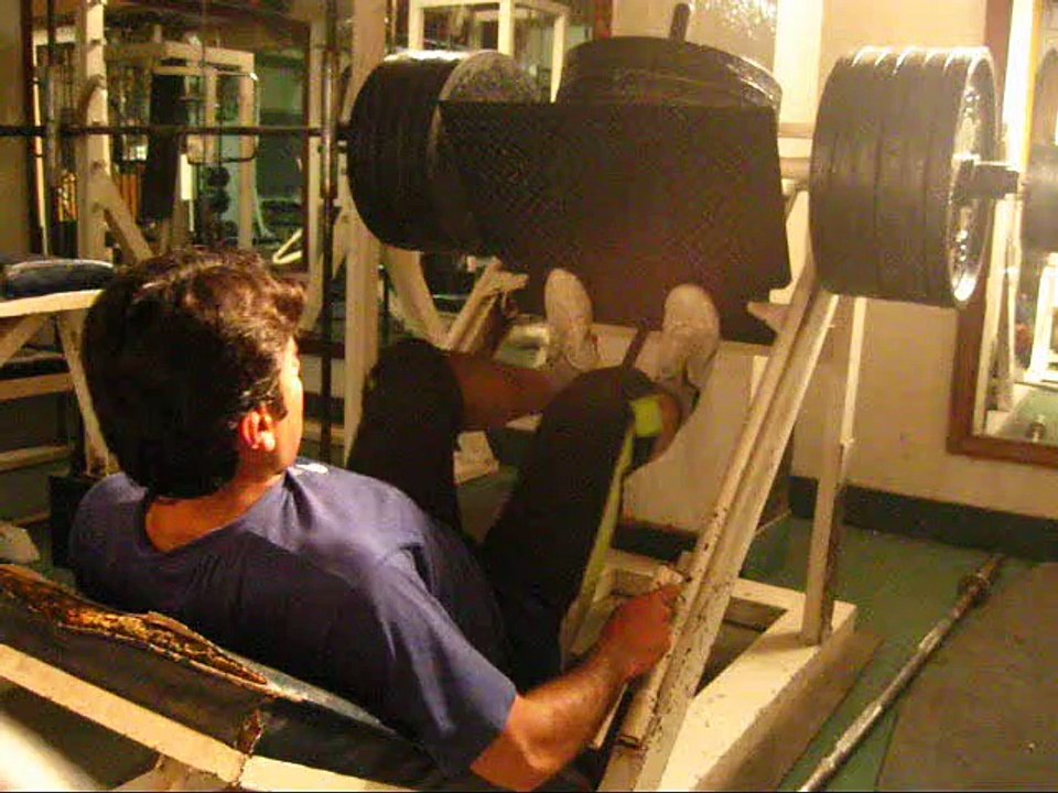 adil bin talat pakistan taekwondo champion weight training of shin and calf with takes320kg