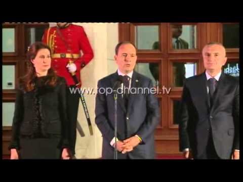 Homazhe për viktimat e Parisit, ceremoni në Presidencë - Top Channel Albania - News - Lajme