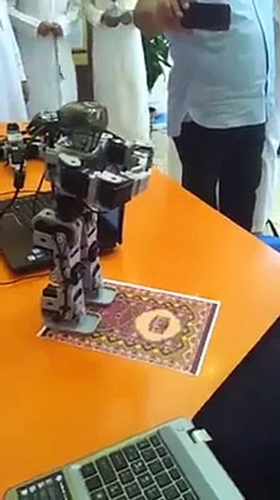 ROBOT SAYS PRAYER