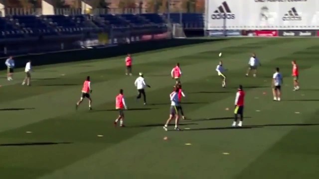 Cristiano Ronaldo makes an amazing back-heel pass at Real Madrid training