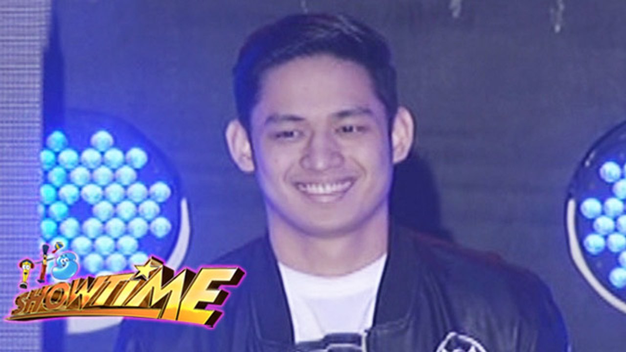It's Showtime Singing Mo To: Michael Pangilinan sings "Sana Ngayong Pasko"