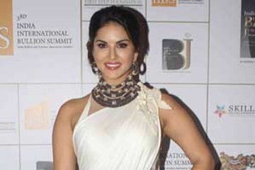 Sunny Leone wants her husband to gift her more jewellery