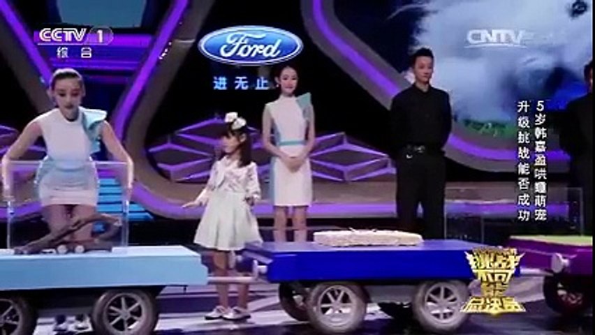 GIRL control the animals [Amazing] HD