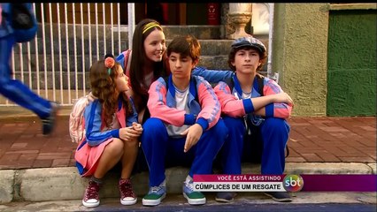 Cúmplices de Um Resgate (25/08/15) Manu canta para o pai de Isa no hospital