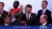 Watch Indian PM Narendra Modi Trying to Attract Attention of President Obama