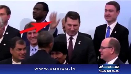 Watch Indian PM Narendra Modi Trying to Attract Attention of President Obama
