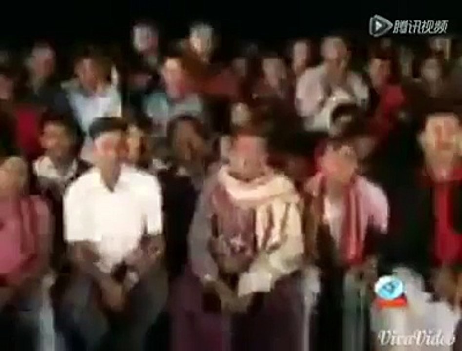 Guy make of gum - dance