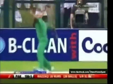 قومی ٹیم کے مشہور آل راؤنڈر عبدالرزاق آج 36 برس کے ہو گئے ہیں۔ دو دسمبر 1979 کو پیدا ہونے والے عبدالرزاق نے یکم نومبر 1996 کو زمبابوے کے خلاف اپنا ایک روزہ ڈیبیو کیا لیکن فوراً ٹیم میں جگہ نہ بنا سکے۔ ان کی 1998 میں ٹیم میں واپسی ہوئی جس کے بعد انہوں نے پ