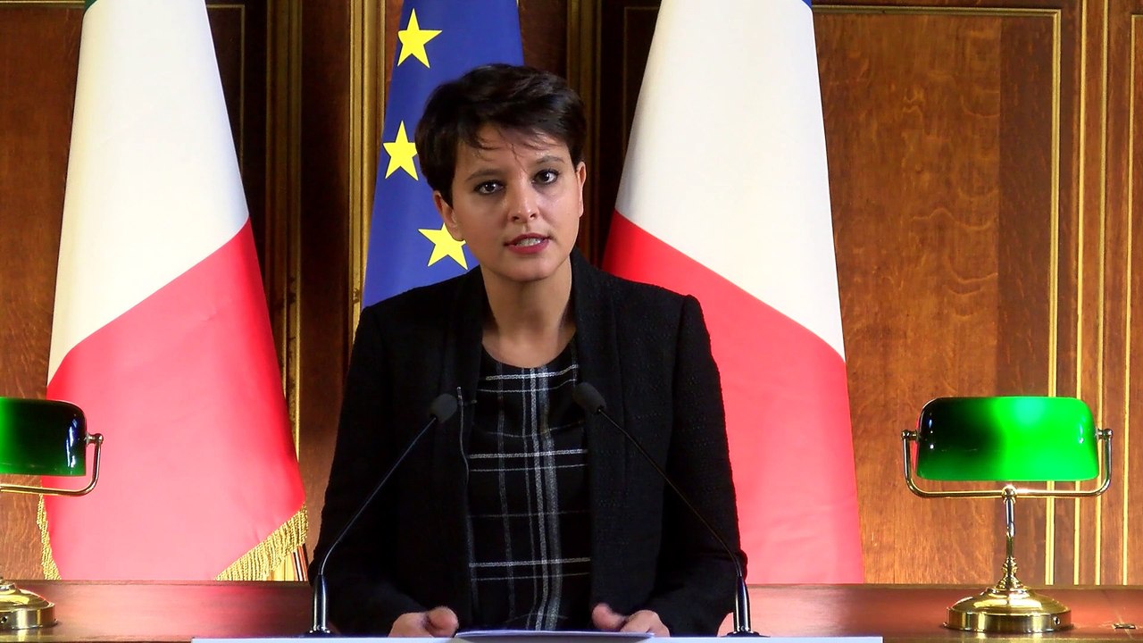 Hommage rendu par Najat Vallaud-Belkacem aux victimes des attentats du 13 novembre