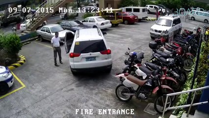 Accident surprenant sur un parking de Manille (Philippines)