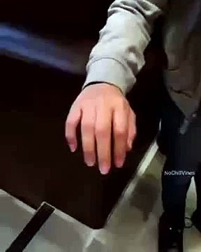 Le mani di questa ragazza sono impressionanti