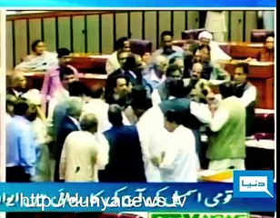 Dunya TV-13-10-2011-PML-N  MQM Fight in National (Assembly)