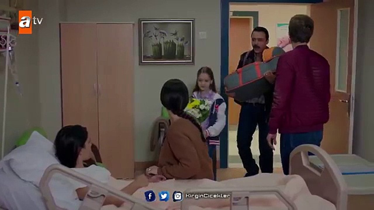 Kırgın Çiçekler 22.Bölüm - O kızlar geceleri benim başımda...