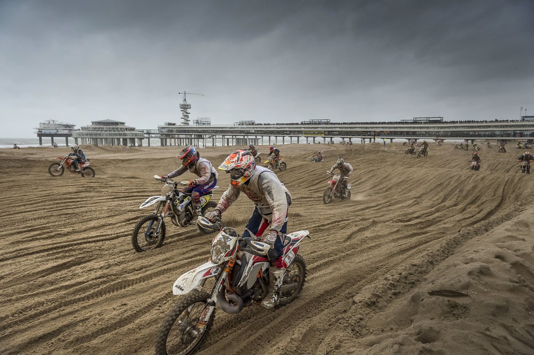 Mass Dirt Bike Racing on Hague Beach | Red Bull Knock Out
