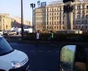 En Russie les citoyens sont au service de la police