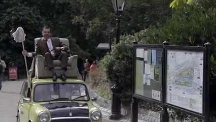 Mr Bean fête ses 25 ans sur le toit de sa Mini