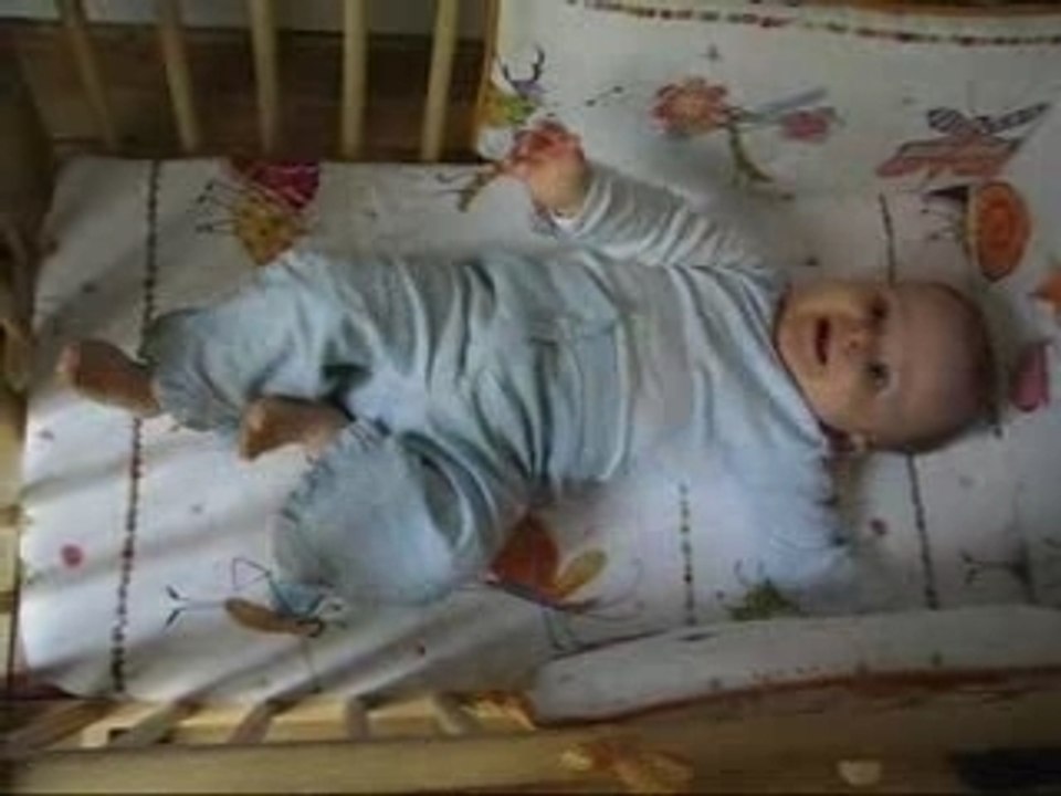 Maïwen et le berceau de mini-tourtereau