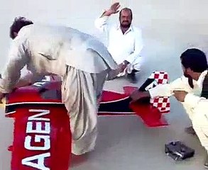 کون کہتا ہے پٹھانوں کو بے وقوف یہ ویڈیو دیکھیں