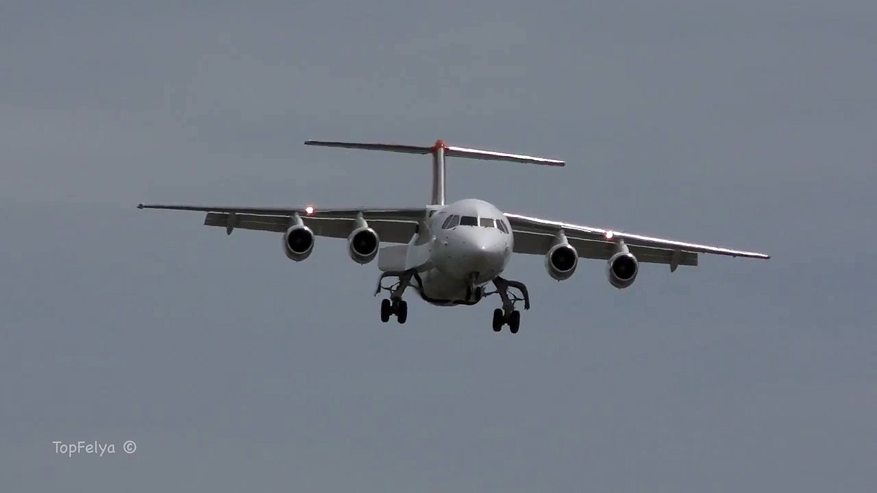 Unbelievable Bumpy Landing at London City Airport | 4k video