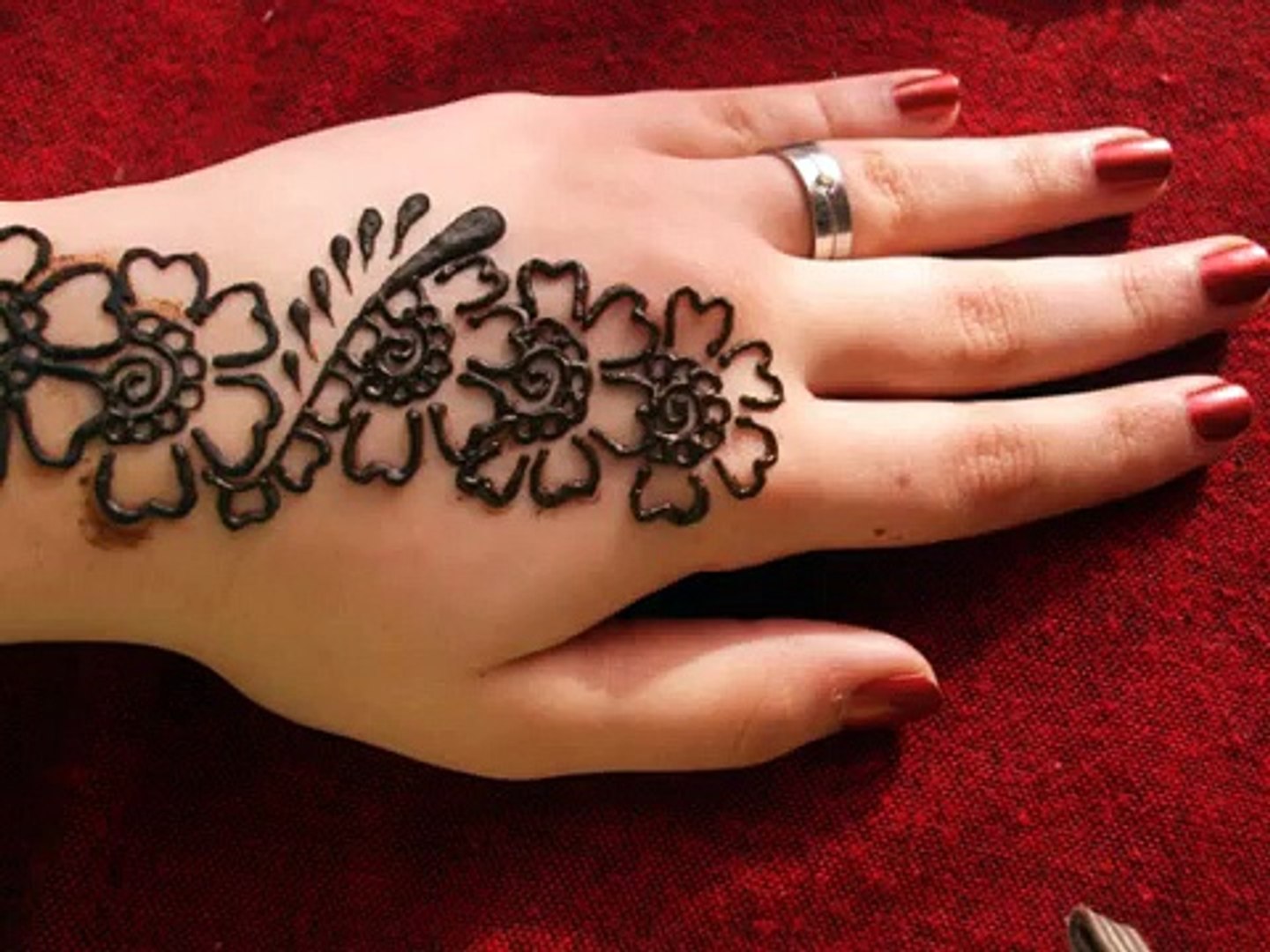 Simple Mehendi Henna Design Mehndi On Back Of Hand Diwali