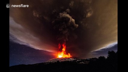 Incredible 'dirty' thunderstorm time-lapse on Mount Etna, Sicily