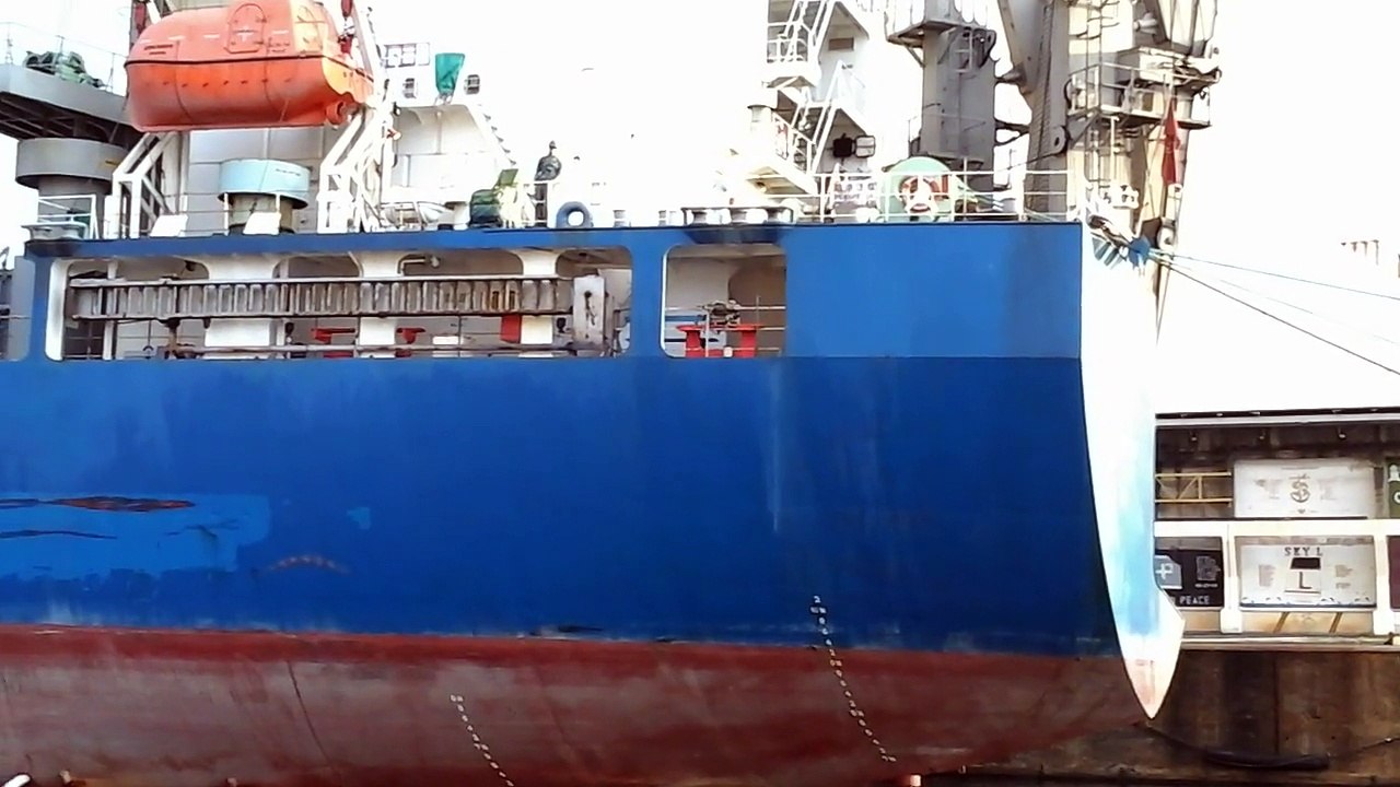 "ULTRA EUROPE"VRACQUIER SUCRIER,PORT OUEST,ÎLE DE LA RÉUNION.