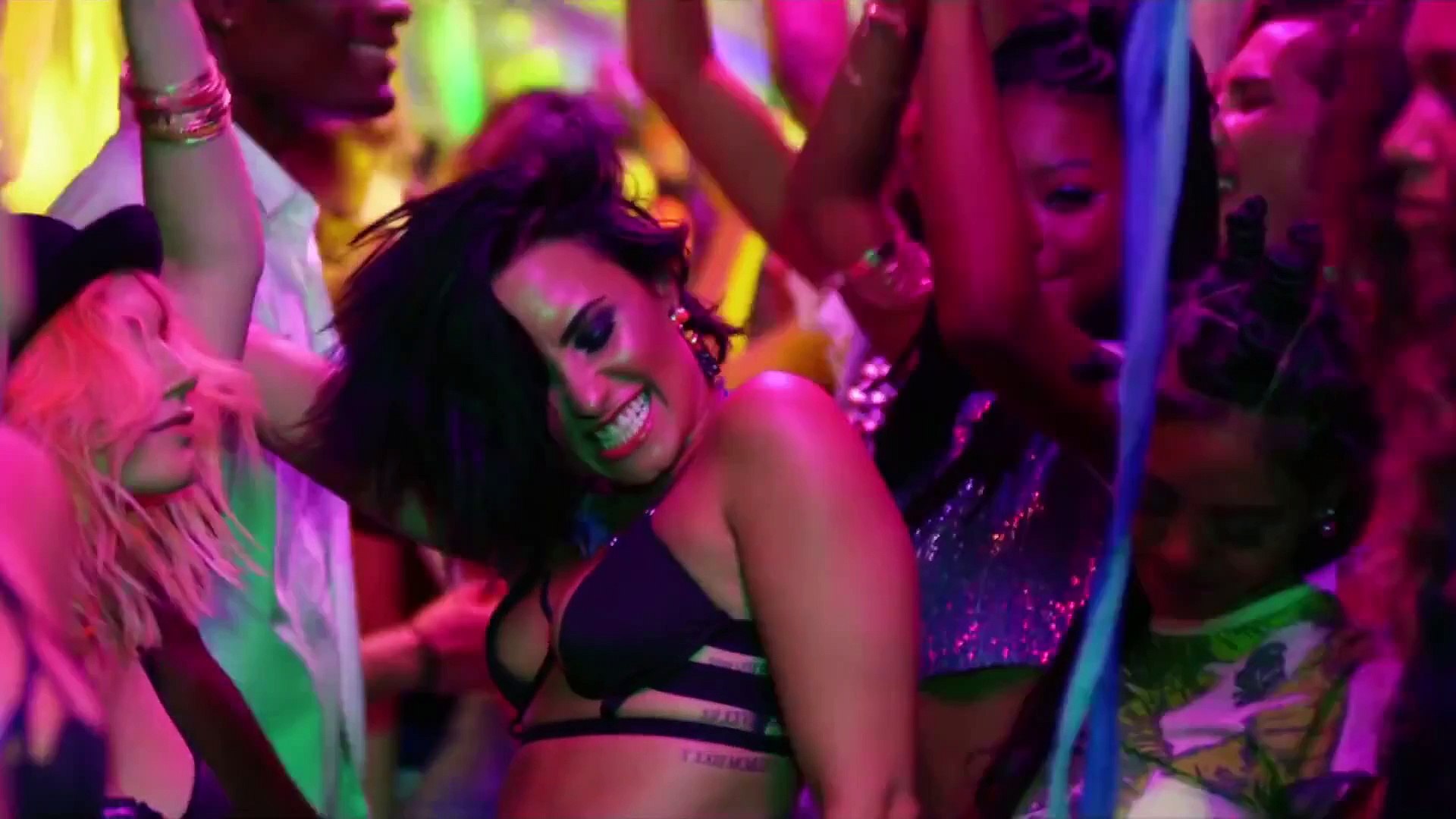 ⁣Insane Mashup of 50 best Pop Music Songs of 2015! United State of Pop
