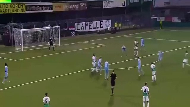 Orta Sahadan Kaleciyi Avladı !