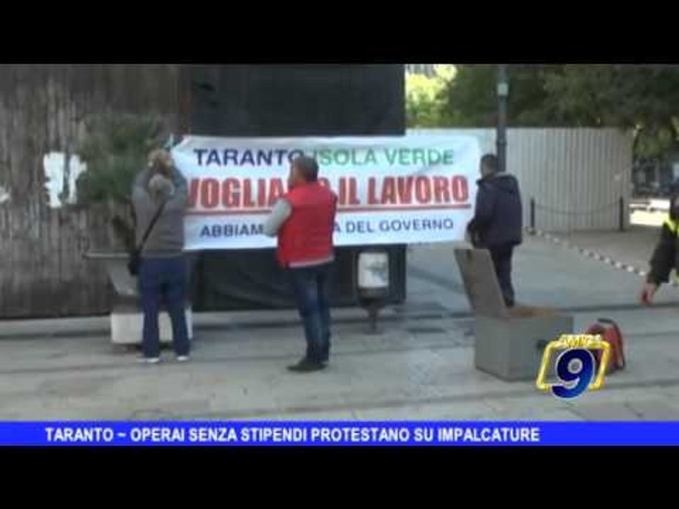 TARANTO | Operai senza stipendio protestano su impalcature