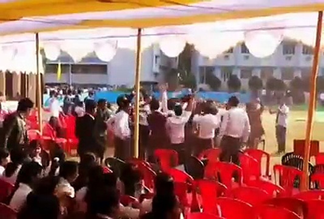 larki ka live mujra