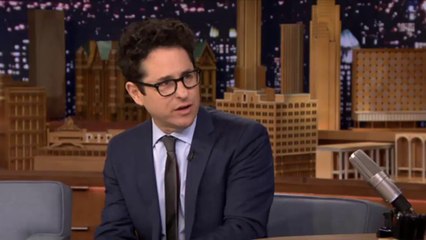 J.J. Abrams se blesse le dos en tentant de sauver Harrison Ford - The Tonight Show du 30/11/15 sur MCM!