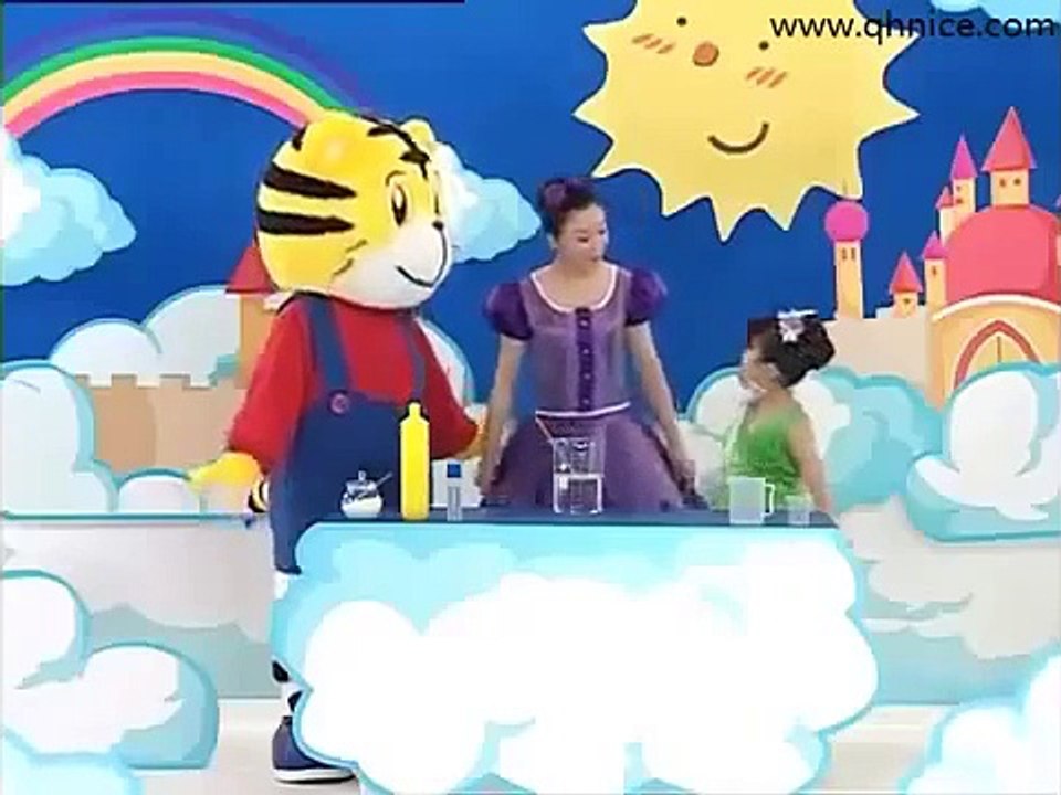 qiaohu2013年8月 巧虎樂智小天地成長版2013年8月號 巧虎游泳 巧虎ABC 輕鬆識字：數字成語 泡泡飛起來 動物教室：刺猬 奇妙的售貨機 巧虎新發現：泡泡飛起來 巧虎幼