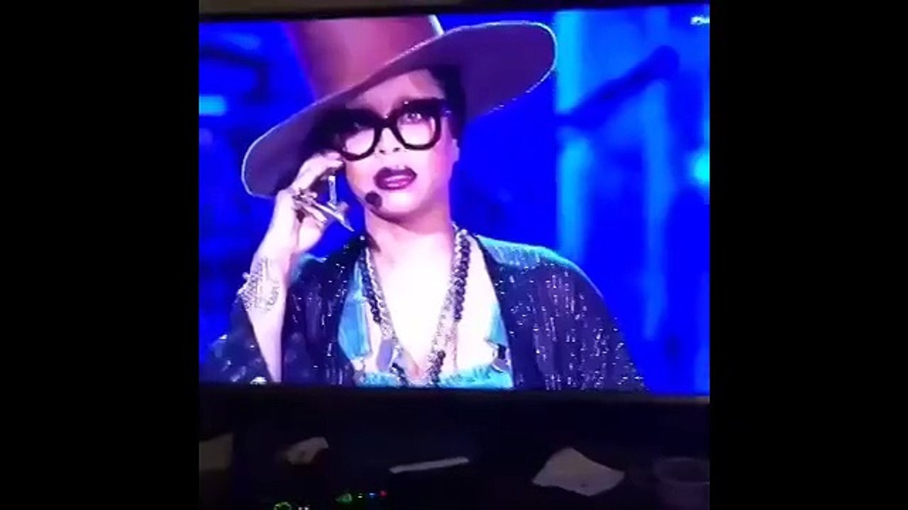 Erykah Badu throws shade at Iggy Azalea