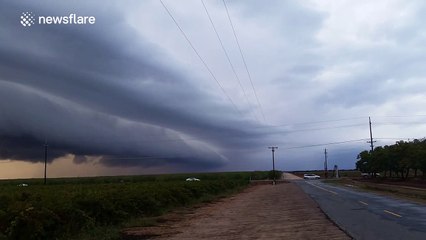 Footage of an awe-inspiring shelf cloud in California