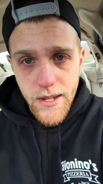 Une église donne 700$ à un livreur de pizza pour qu'il stop la drogue et reste clean