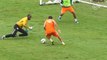 Após 'dar aula' de gols de cobertura, Scarpa 'mita' com drible em goleiro