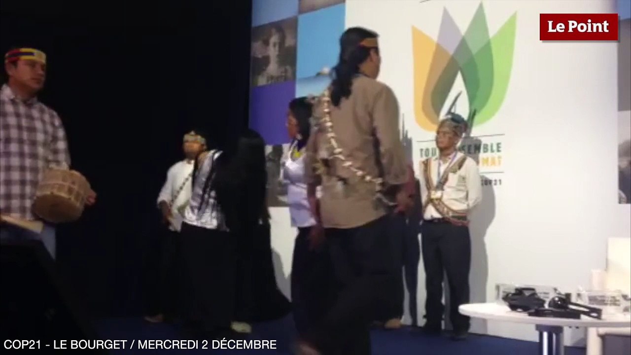 À la COP21, les peuples autochtones dansent pour le climat