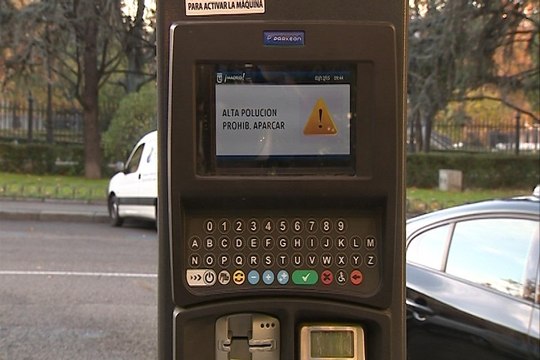 Restringido el aparcamiento por alta contaminación