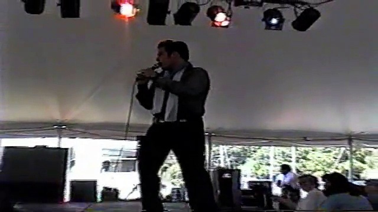 Franz Goovaerts sings 'Elvis Medley' Elvis Week 2005 Tammy