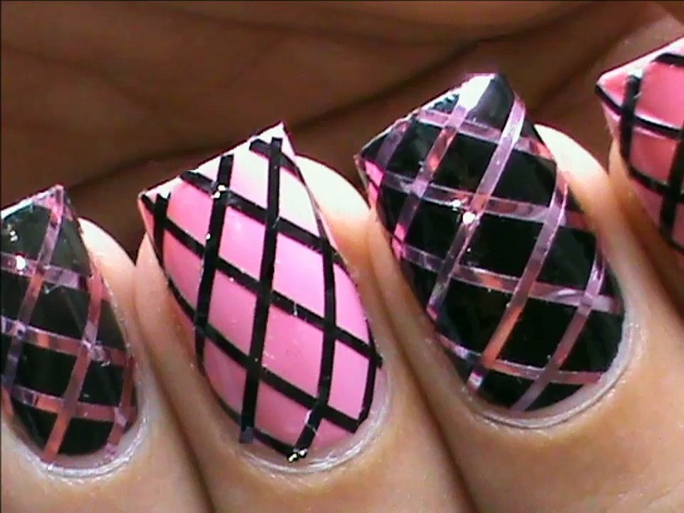 Nail tape art